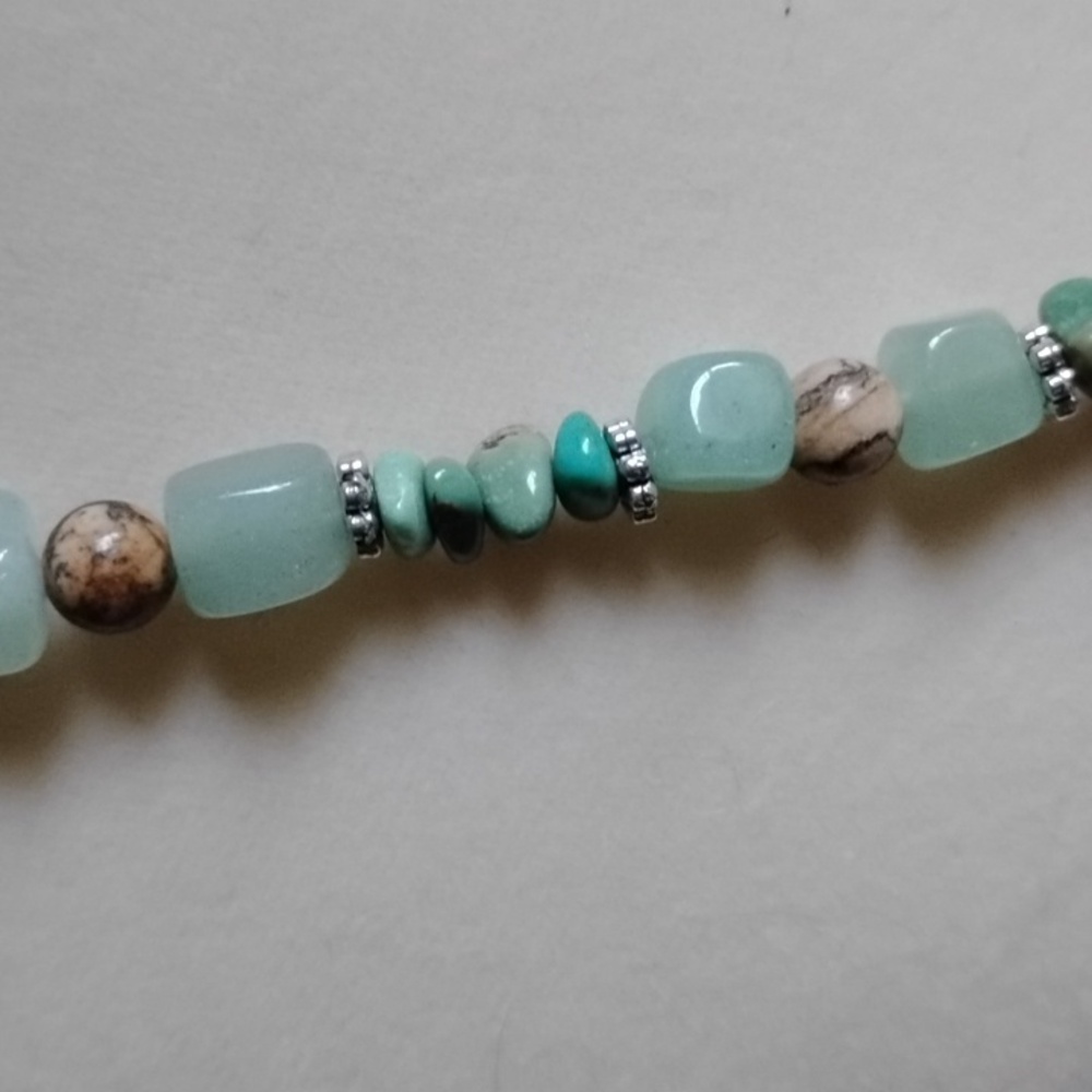 HAND CRAFTED SUNBURST NECKLACE OF TURQUOISE AND AVENTURINE - Picture 4 of 7